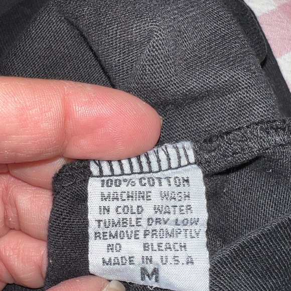 Rip n Repair T shirt. Size medium - Picture 4 of 4